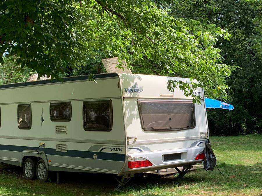 Camping Le Célé - Caravane 2 personnes - Luc in Saint-Sulpice (Lot), Parc Naturel Régional des Causses du Quercy