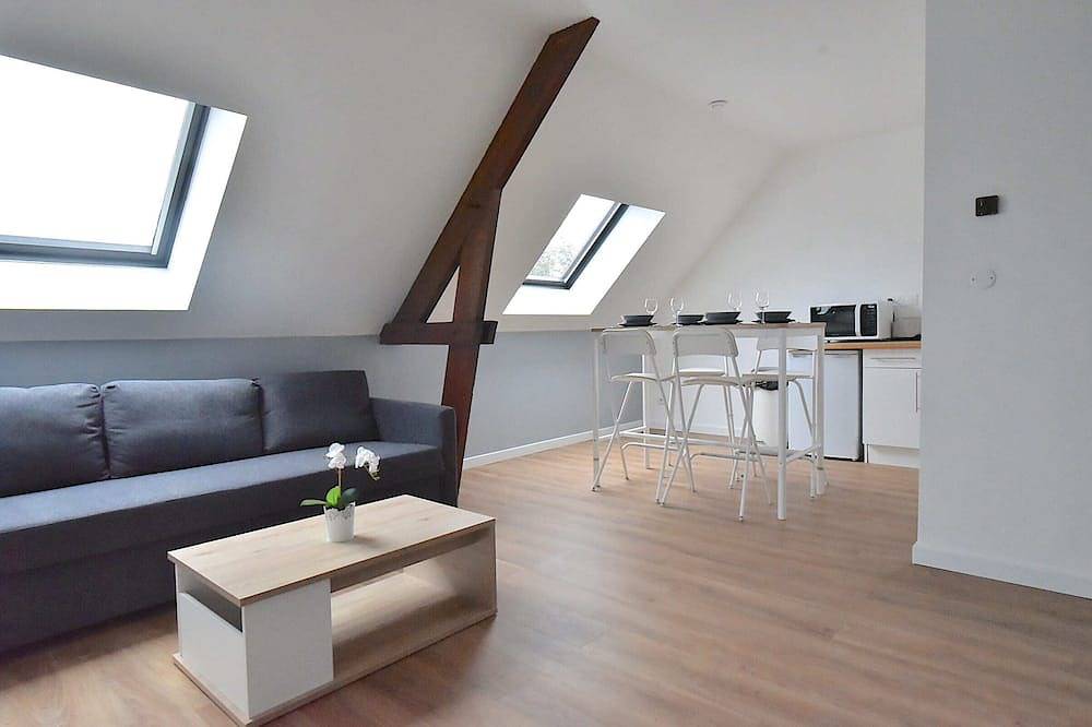 Appartement entier, Charmant F2 tout équipé, refait à neuf. in Vert-le-Grand, Essonne