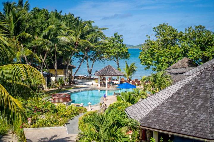 Hôtel pour 3 personnes, avec vue et jardin ainsi que bassin pour enfant et piscine