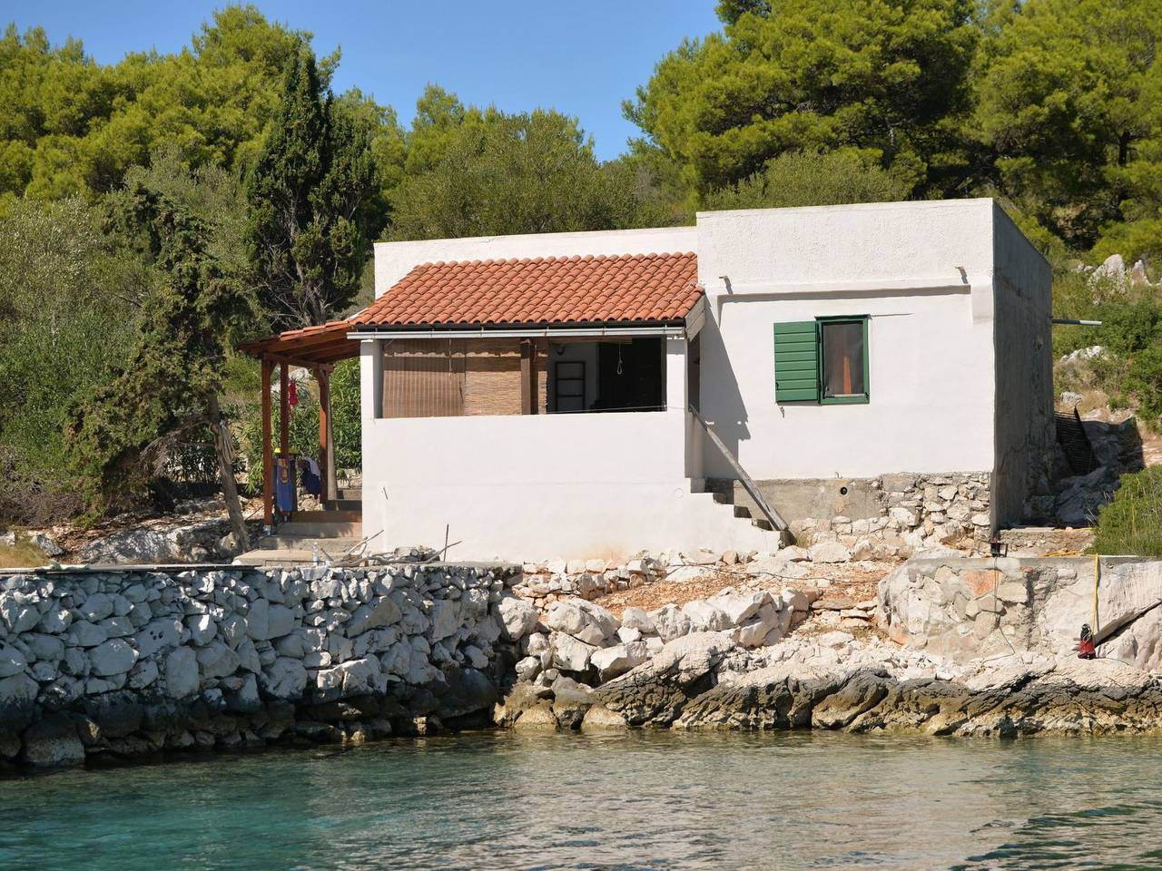 Gemütliche Ferienwohnung mit Terrasse, Kamin und in Küstennähe – ideal zum Entspannen! in Kornaten, Općina Murter-Kornati