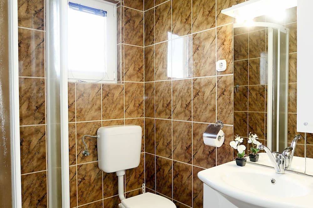 Ganze Wohnung, Angenehme Wohnung für 2 Gäste mit  W-Lan, Klimaanlage, Tv und Terrasse in Cesarica, Naturpark Velebit