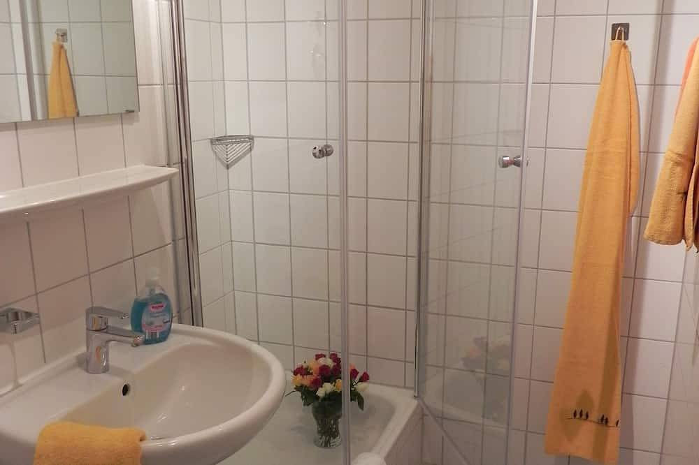 Ganze Wohnung, Studio-Apartment \"Garden I\", Tg-Platz, Balkon, zentral, Klinik zu Fuß (Ek/Osk) in Ravensburg, Oberschwaben