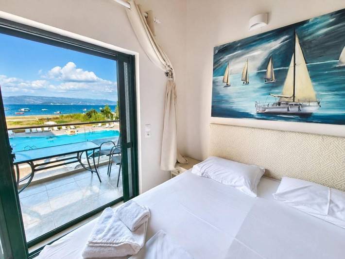 Appart’hôtel pour 3 personnes, avec Balcon et Terrasse ainsi que Jardin et Piscine
