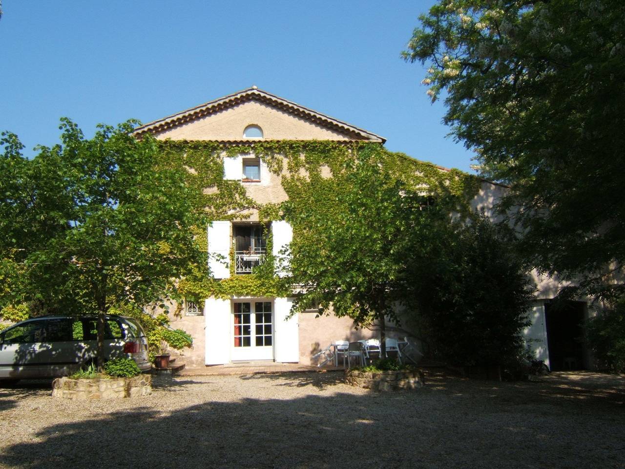 Kleines Gästezimmer mit zwei Einzelbetten in Labruguière, Région de Castres