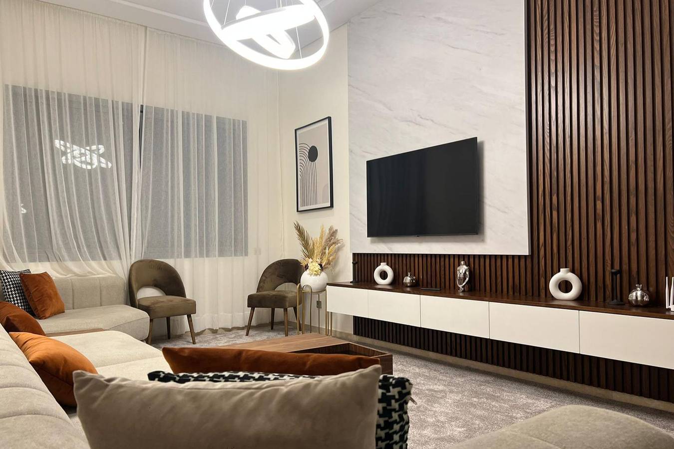 Entire holiday apartment, 2 Bed Apartment - Balcony, Parking, Wifi in Casablanca, Grand Casablanca region