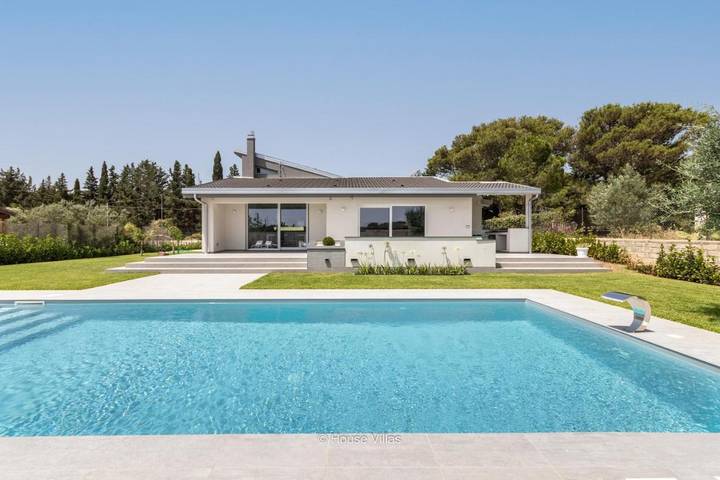 Villa per 4 persone, con piscina e giardino, con animali domestici ad Avola