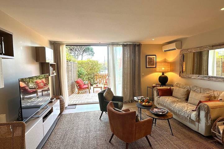 Appartement entier, Appartement en rez de jardin entièrement restauré in Saint-Tropez, Côte méditerranéenne (France)