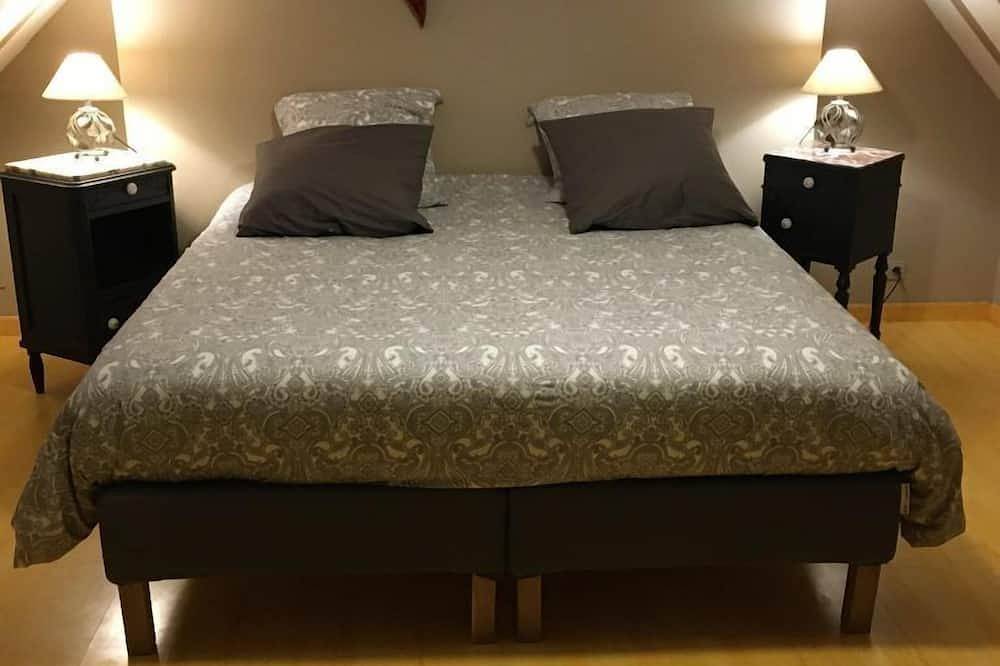 Penty Yves in a 17th century Métairie Bretonne *** for 4 people in Crozon, Châteaulin region