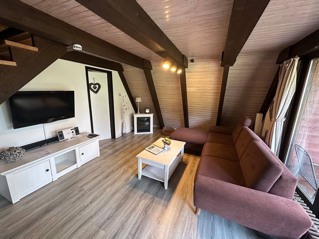 Voll ausgestattetes Ferienhaus "Winnetou" Nr.127 im Grünen mit Terrasse in Waldbrunn, Neckar-Odenwald-Kreis
