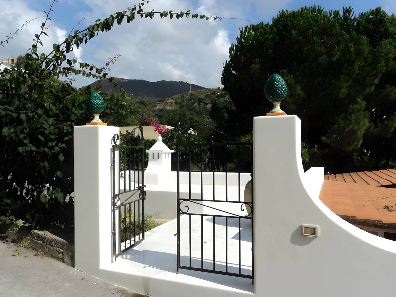 Villa 'Valle Canale Piccola' with Sea View, Wi-Fi and Air Conditioning in Lipari