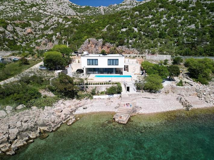 Villa für 15 Personen, mit Garten und Pool sowie Ausblick in Karlobag - 2