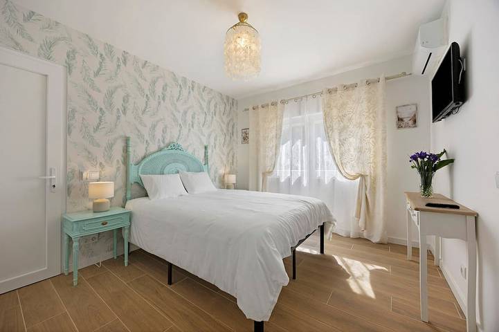 Ferienwohnung für 2 Personen, mit Whirlpool und Pool sowie Garten