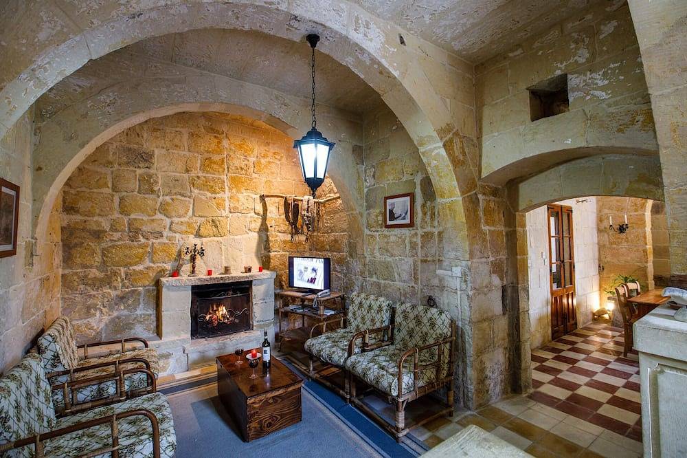 Gozo, semi detached farmhouse with sunny terraces and free internet access. in Kercem, Gozo