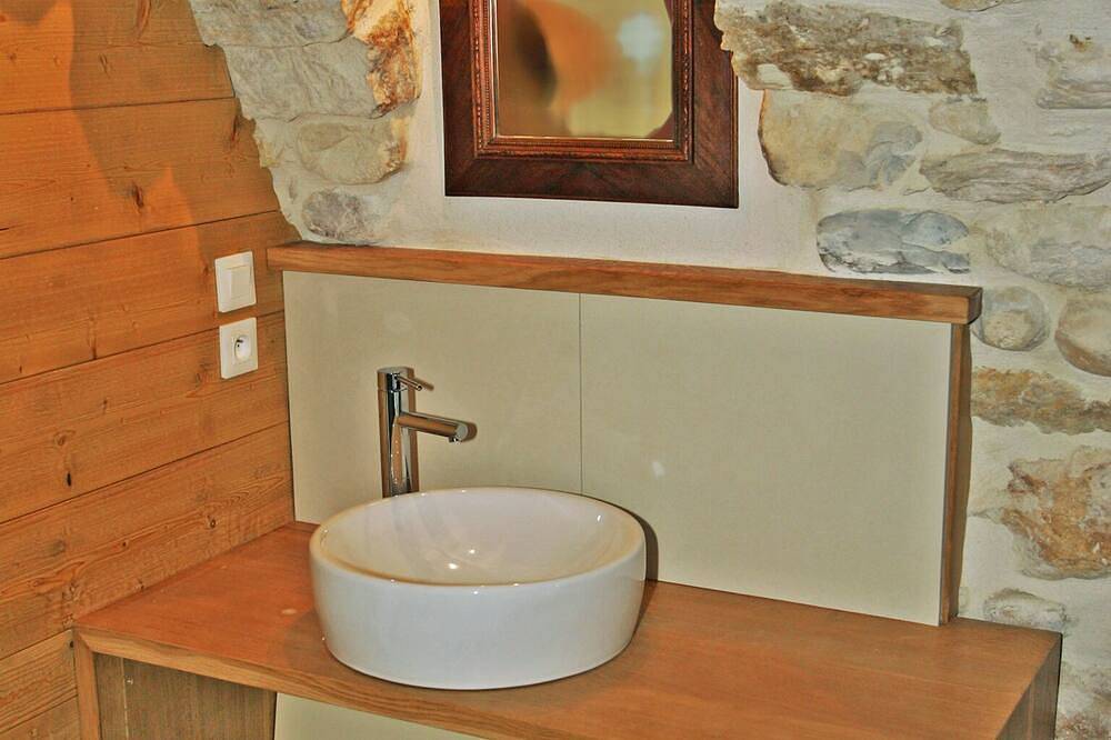 Demeure De Charme En Pierre Climatisee Avec Piscine Chauffee in Vallon-Pont-d'Arc, Ardèche