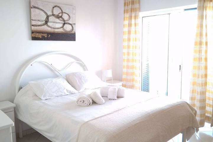 Ganze Wohnung, 1C Geräumiges Apartment mit 1 Schlafzimmer und Grill in Quarteira, Faro Distrikt