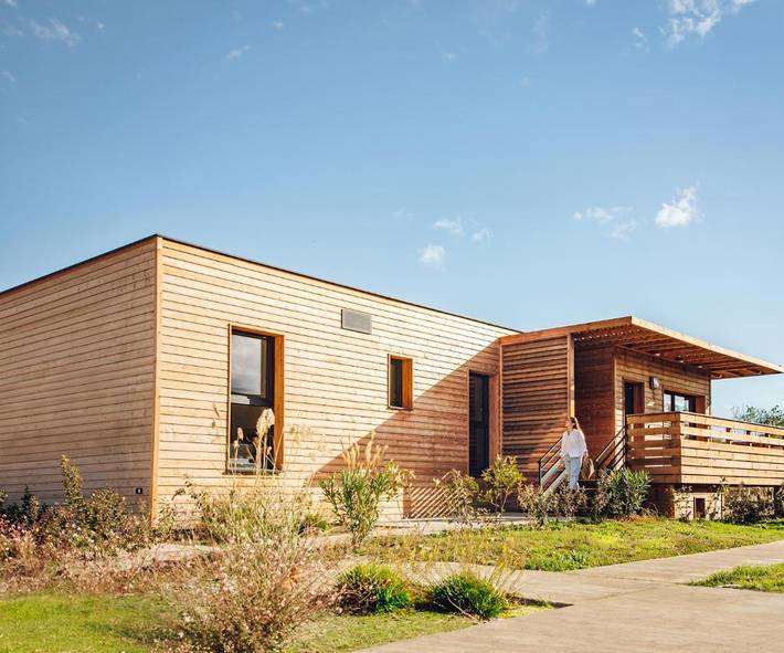 Appart’hôtel pour 4 personnes, avec piscine ainsi que jardin et sauna