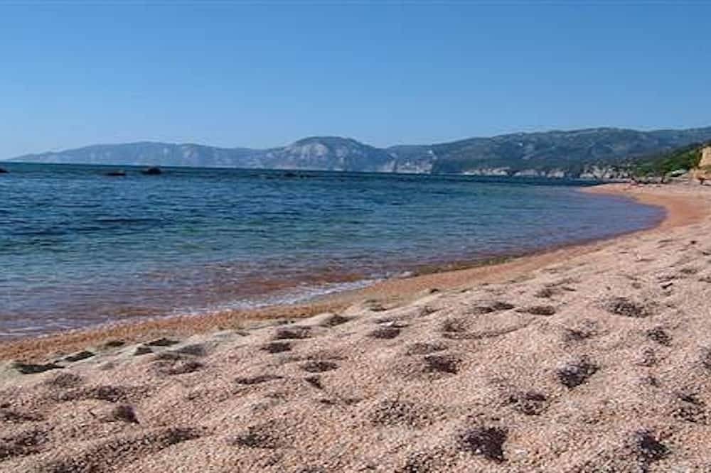 Ganze Wohnung, Sardinien-Cala Gonone: Maestrale-Wohnung Mit Parkplatz Innerhalb Des Yards in Palmasera (Dorgali), Dorgali