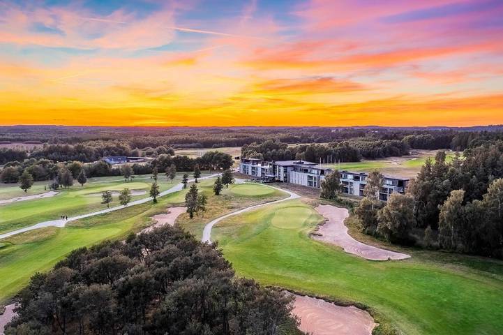 Hotel für 4 Personen, mit Balkon und Whirlpool sowie Terrasse und Kinderpool in Djurs Sommerland