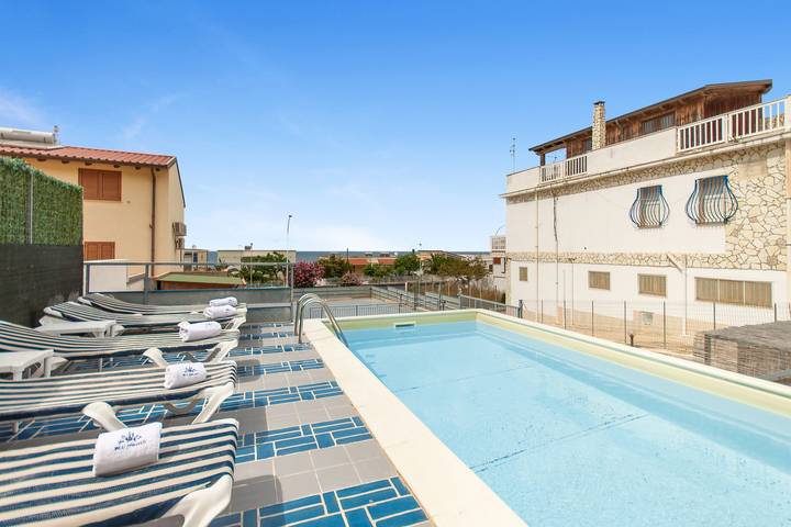 Apartamento de vacaciones para 5 personas, con piscina además de terraza y vistas al mar, Familias con niños - 1