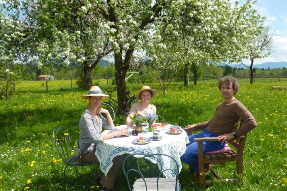 Ganze Wohnung, Heissbauer Rosentraum, Bergblick, zentral, ideal für Ausflüge mit Auto, Bike. in Wackersberg, Tölzer Land