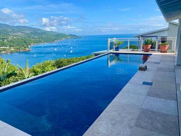 Location de vacances pour 4 personnes, avec jardin ainsi que piscine et vue dans Plage de Malendure