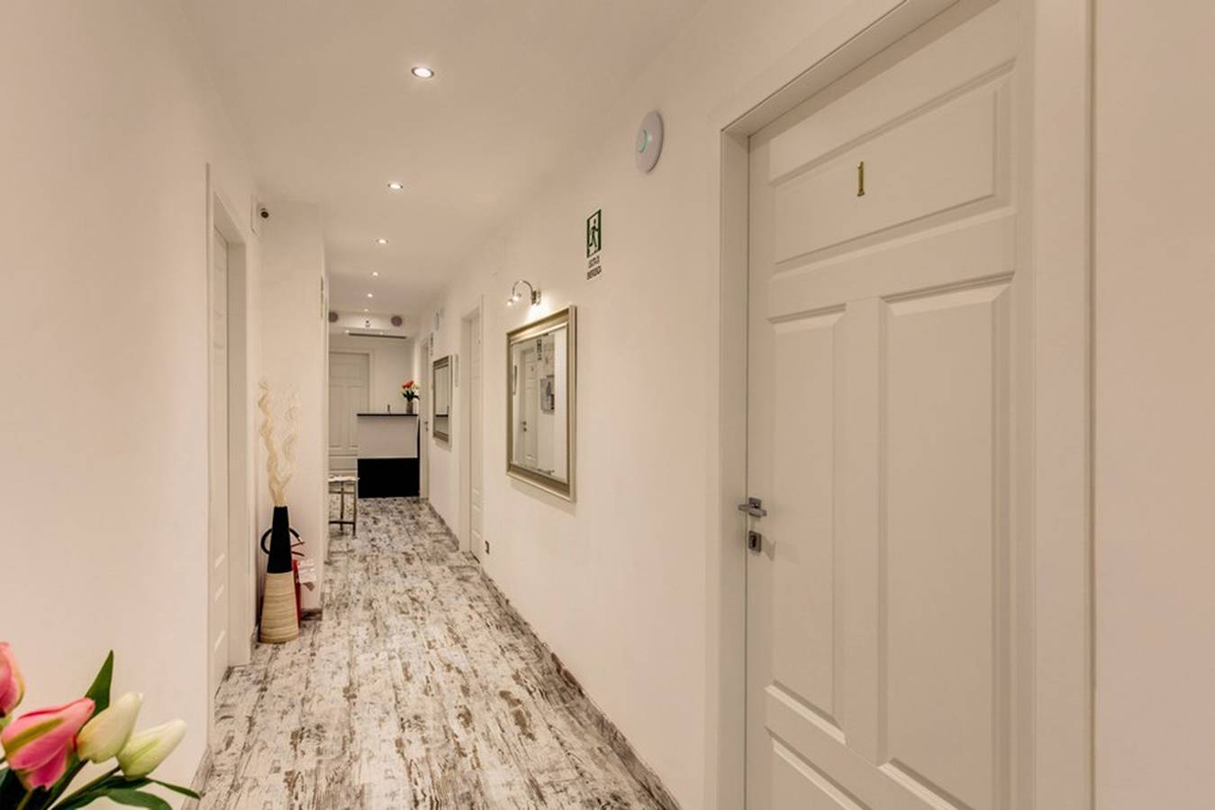 Colonna 18 room 2 by Ghor in Roma, Provincia di Roma