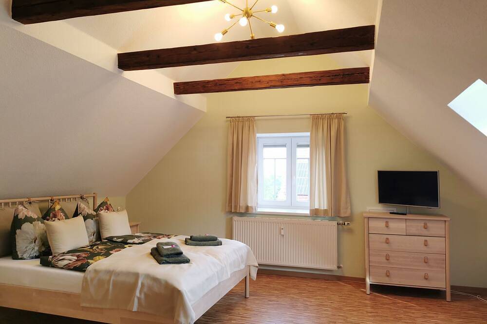 Ganze Wohnung, Apartment \"Blütezeit\"- Ferienhof Gräfe restaurierter 3-Seitenhof mit Pool&Sauna in Meißen, Meißen Region