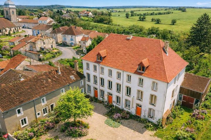 Chambre d’hôte pour 4 personnes, avec jardin ainsi que bassin pour enfant et vue, animaux acceptés