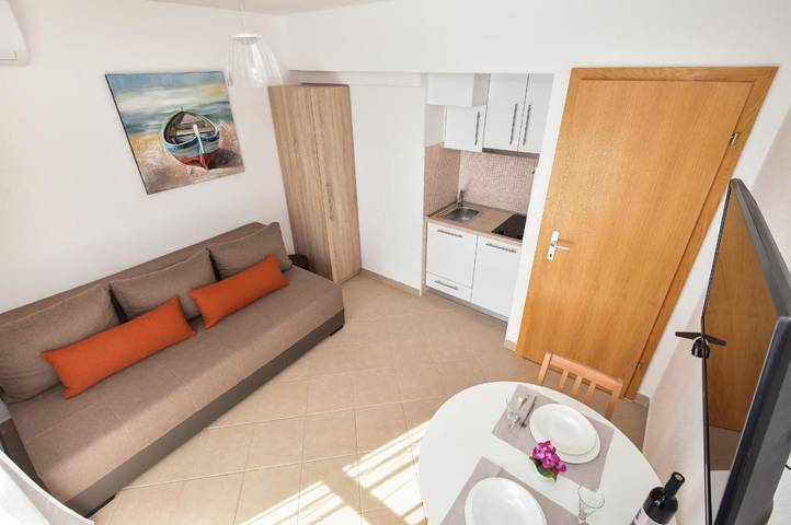 Apartament wakacyjny dla 2 osób, z widok i balkon w Igrane