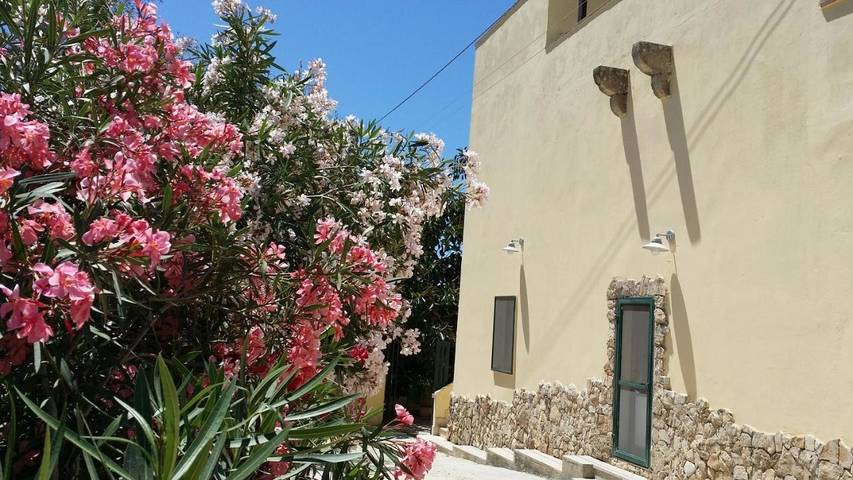 Agriturismo per 6 persone, con panorama e giardino a Alezio