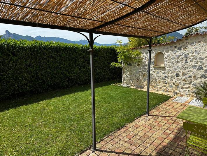 Gîte pour 4 personnes, avec vue et jardin à Curbans