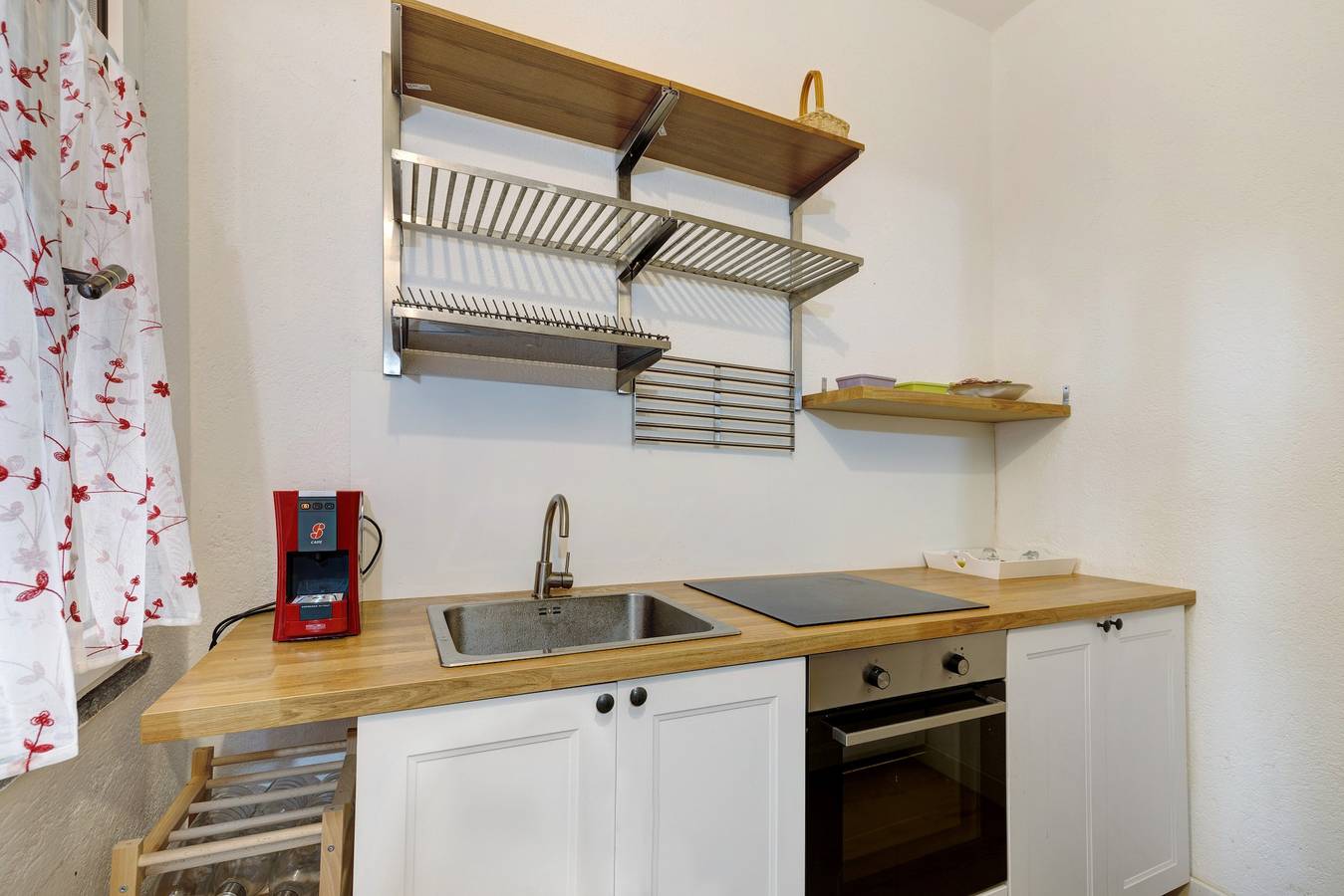 Entire apartment, Apartment 'Home Charlene' with Wi-Fi in Albenga, Riviera di Ponente