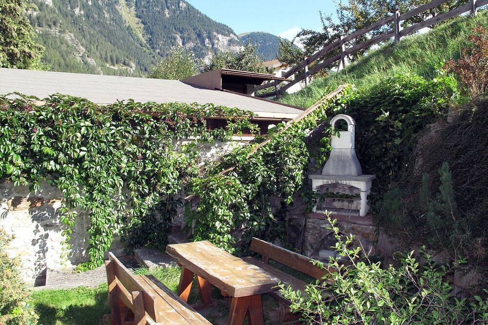 Ganze Wohnung, Herrliche Wohnung für 8 Gäste mit W-Lan, Tv, Balkon und Haustiere erlaubt in Glockturmkamm, Pfunds