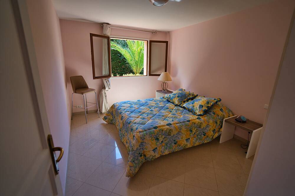 Villa con piscina piccola vista mare / 1 km dalla spiaggia in Saint-Aygulf, Frejus