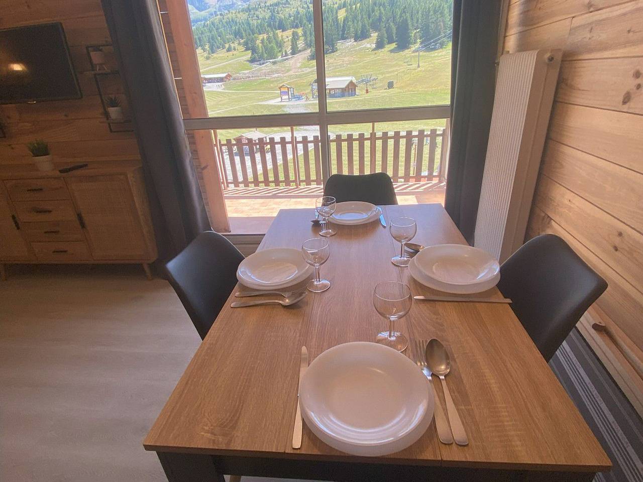 Studio entier, Studio à Superdévoluy, balcon, 4 pers, commerces proches in Saint-Étienne-en-Dévoluy, Le Dévoluy