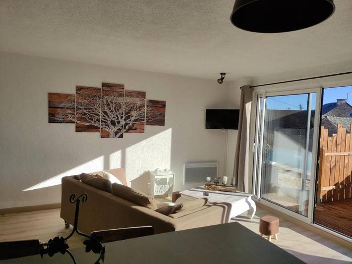 Location de vacances pour 4 personnes, avec piscine ainsi que jardin et terrasse à Cruéjouls - 3