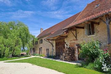 Gîte pour 10 personnes, avec jardin, animaux acceptés à La Chapelle-de-Bragny