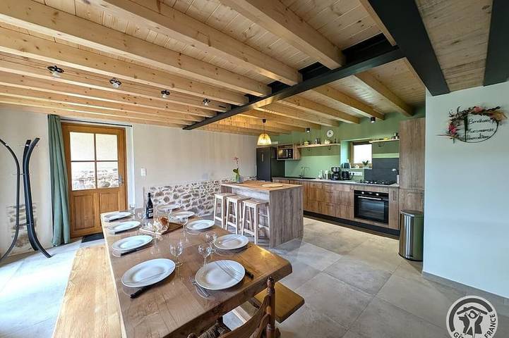 Location de vacances pour 10 personnes, avec Jardin à Meys (Rhône)