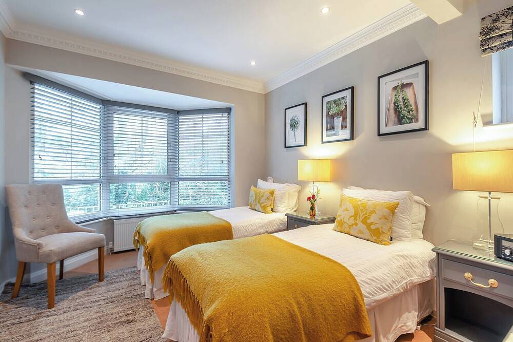 6 bedroom accommodation in Gosport in Gosport, Hampshire