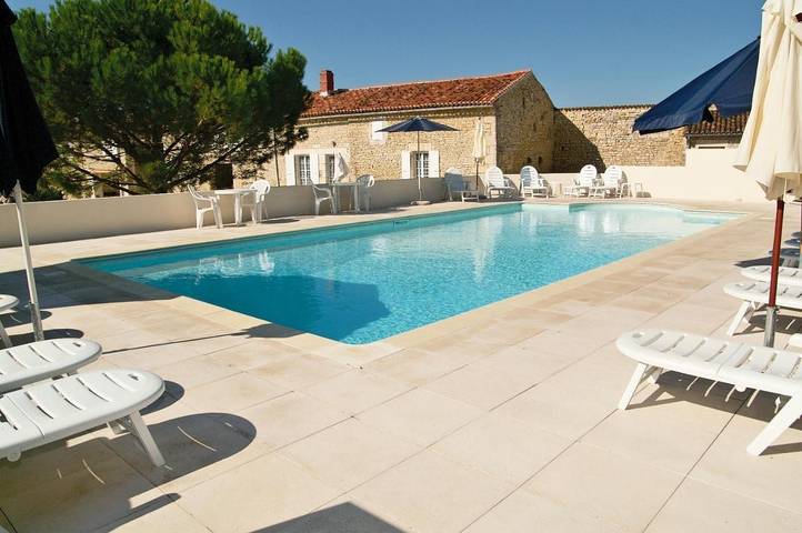 Location de vacances pour 6 personnes, avec Terrasse et Jardin ainsi que Piscine et Vue à Saint-Hilaire-de-Villefranche - 3