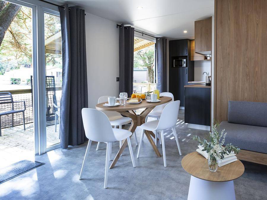 Flower Camping Tamarins Plage - Mobilhome 4 personnes - Mobil-Home Premium 30m² (2 chambres - 4 pers.) + terrasse + Tv + draps et serviettes - 7 nuits in Le Bois-Plage-en-Ré, Île de Ré