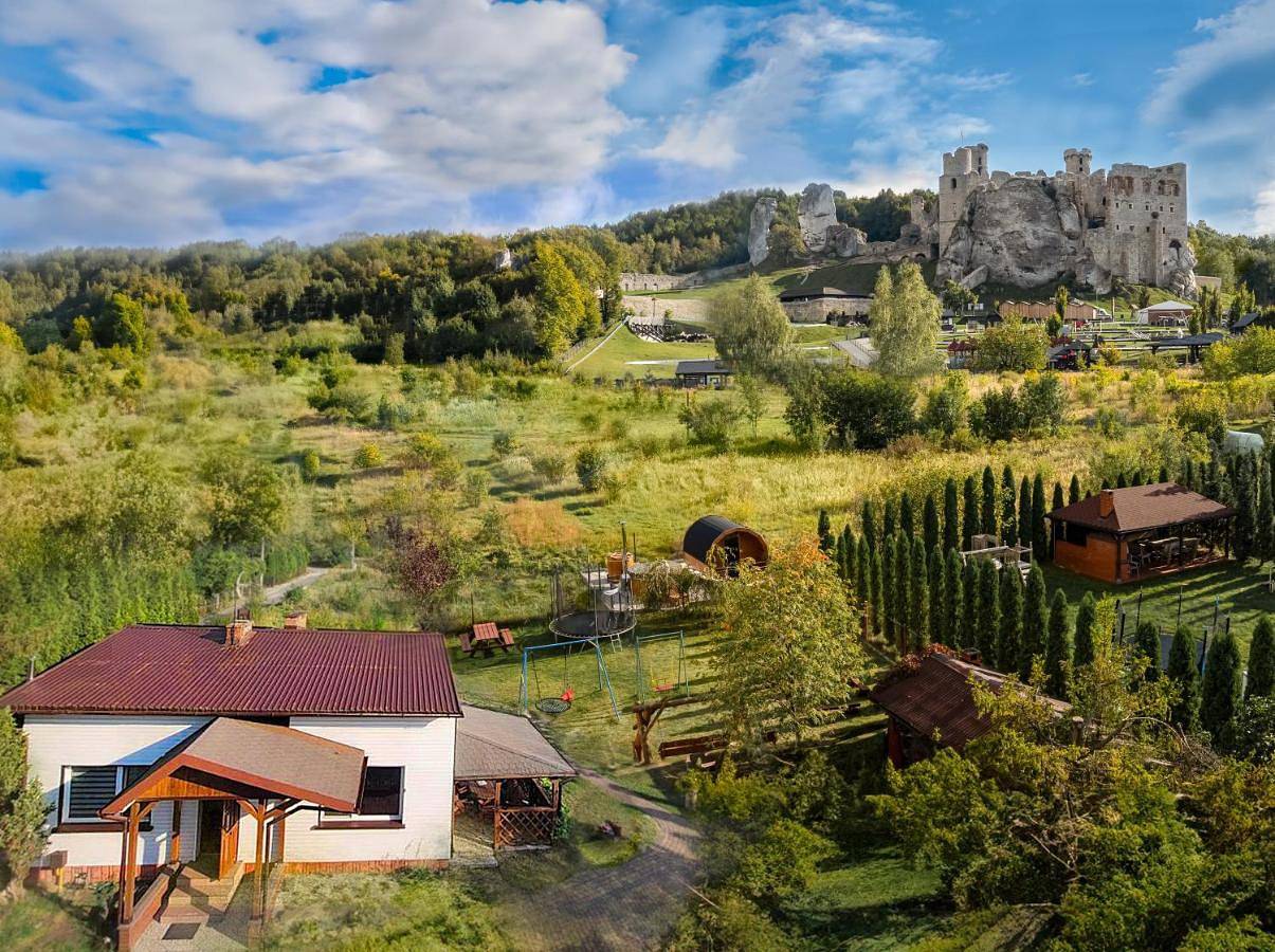 Agroturystyka na Jurze z widokiem na Zamek Jacuzzi Sauna Beczka Wypożyczalnia Rowerów Elektrycznych Basen dla dzieci in Śląsk