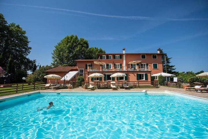 B&b per 2 persone, con Terrazza e Giardino nonché Piscina e Panorama a Pietrasanta