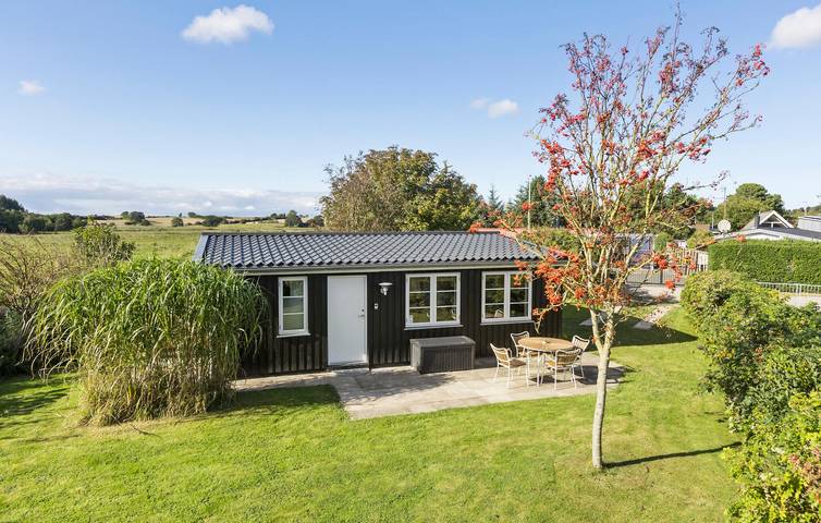Ferieudlejning for 4 personer, med terrasse og have i Vemmingbund