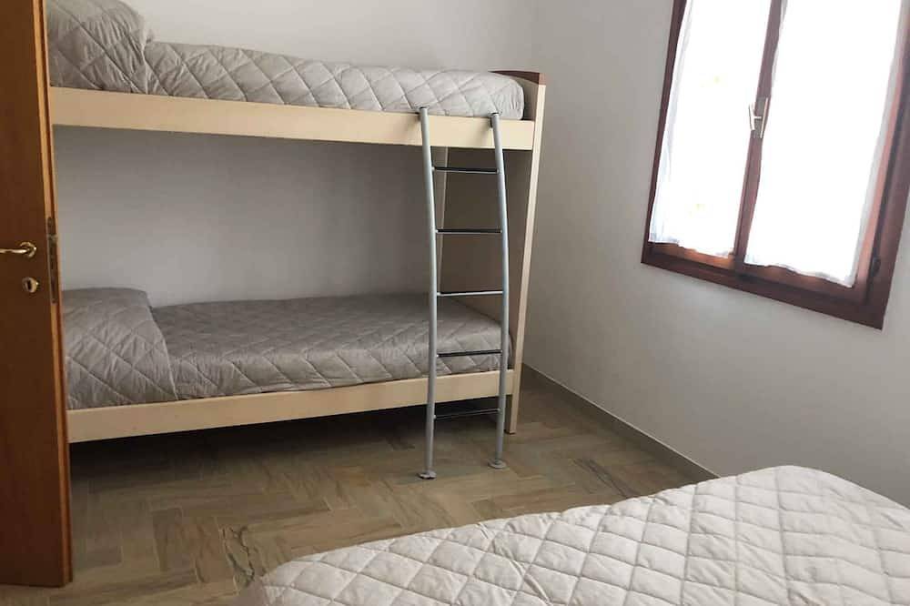Ganze Wohnung, Ferienwohnung in einem Vierfamilienhaus in Pinienwald in Eraclea Mare, Venedig Provinz