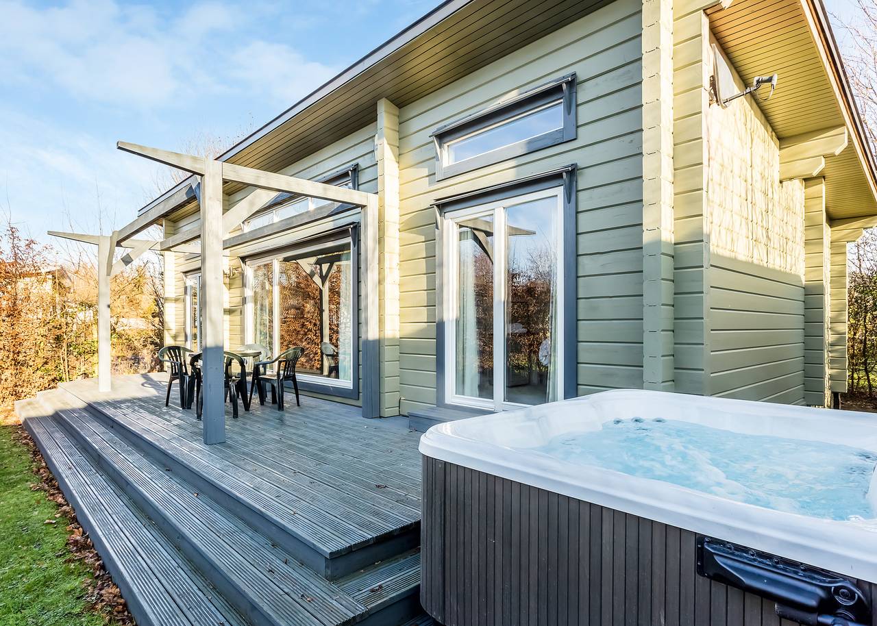 Ganze Wohnung, Roydon Two Bedroom Lodge with Hot Tub in Roydon (Essex), Essex