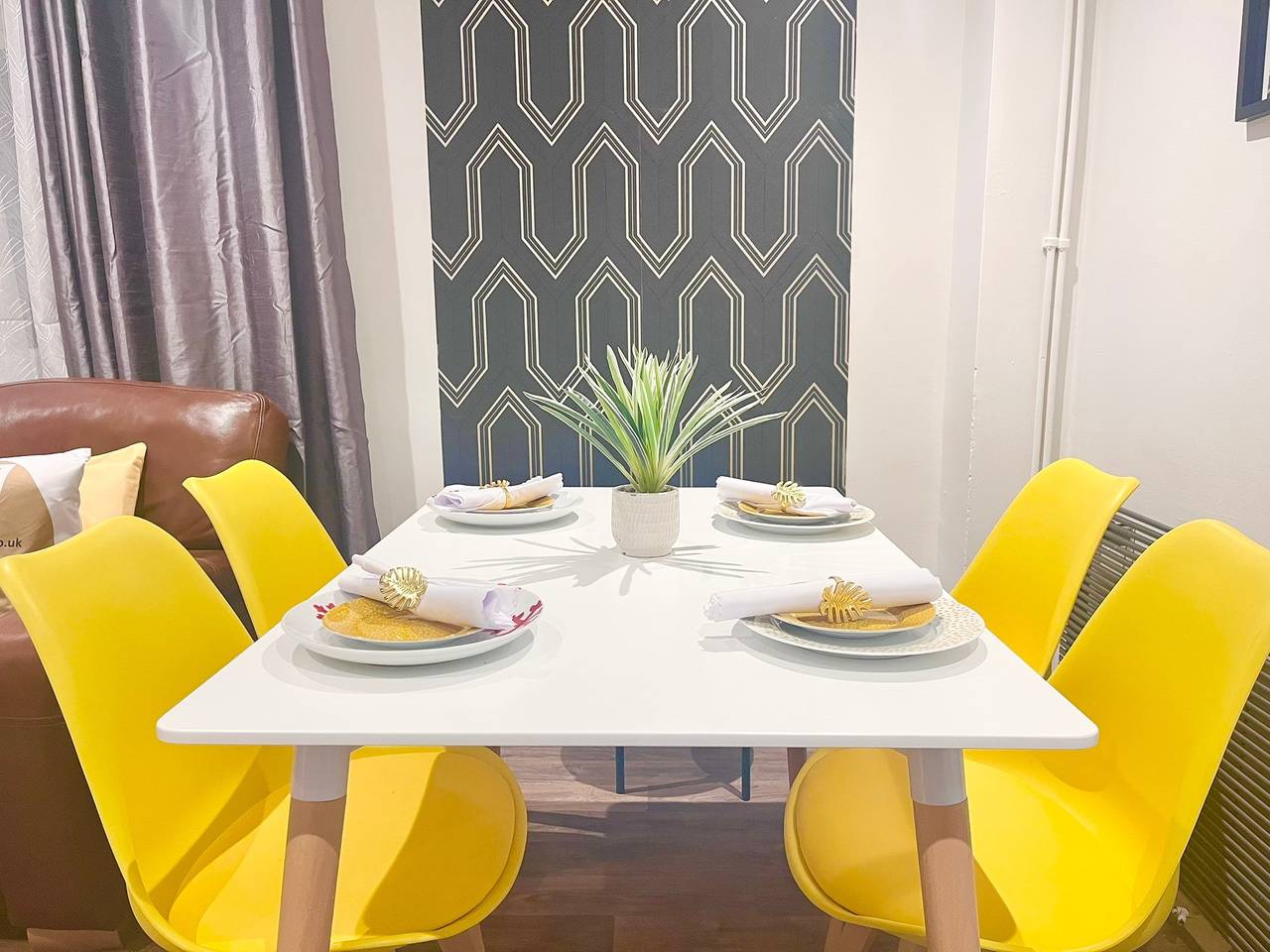 House - Sleeps 10 - Parking - Garden in Kent