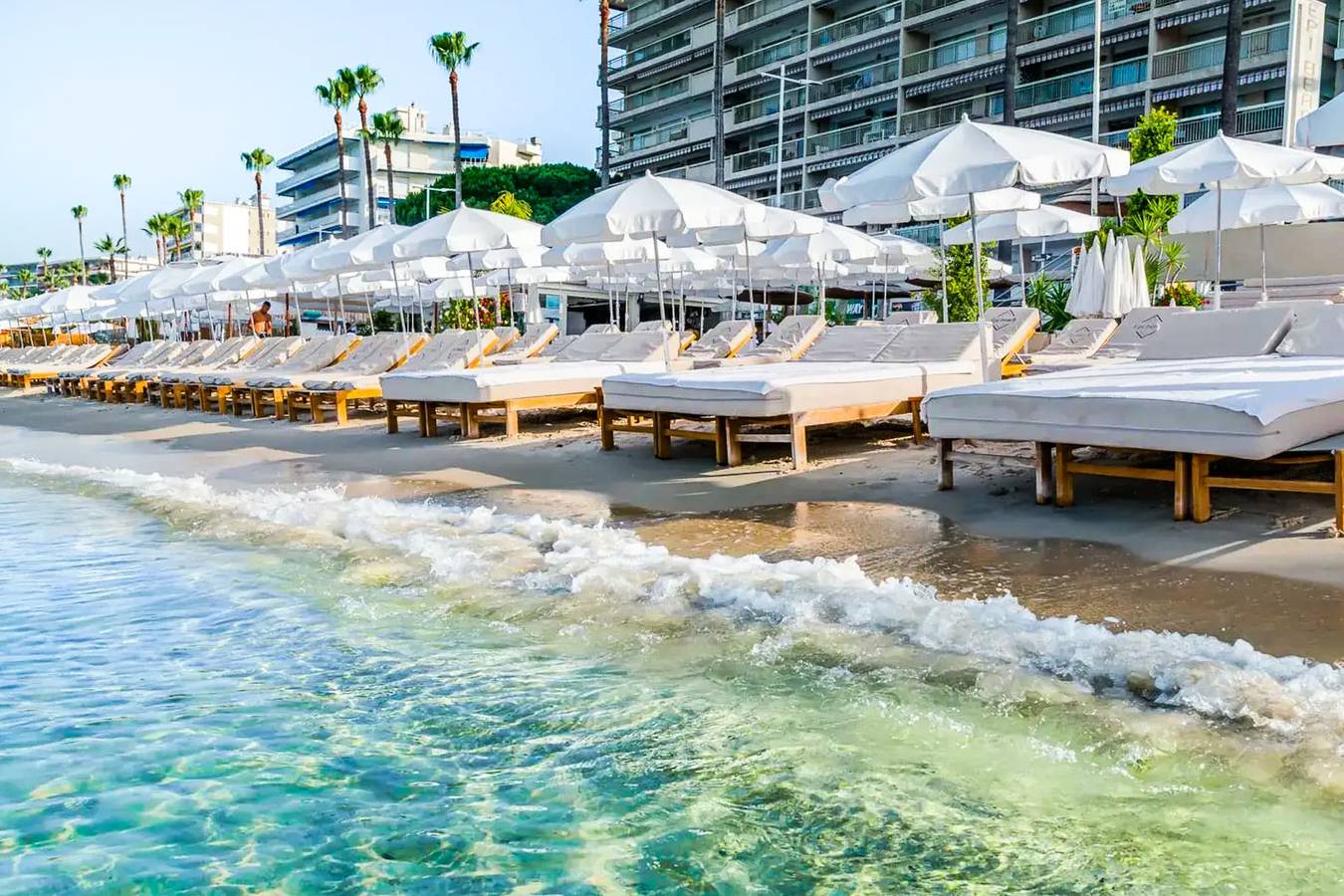 Hel ferieleilighet, Apartment 4 guests, front of the sea in Antibes, Cannesregionen