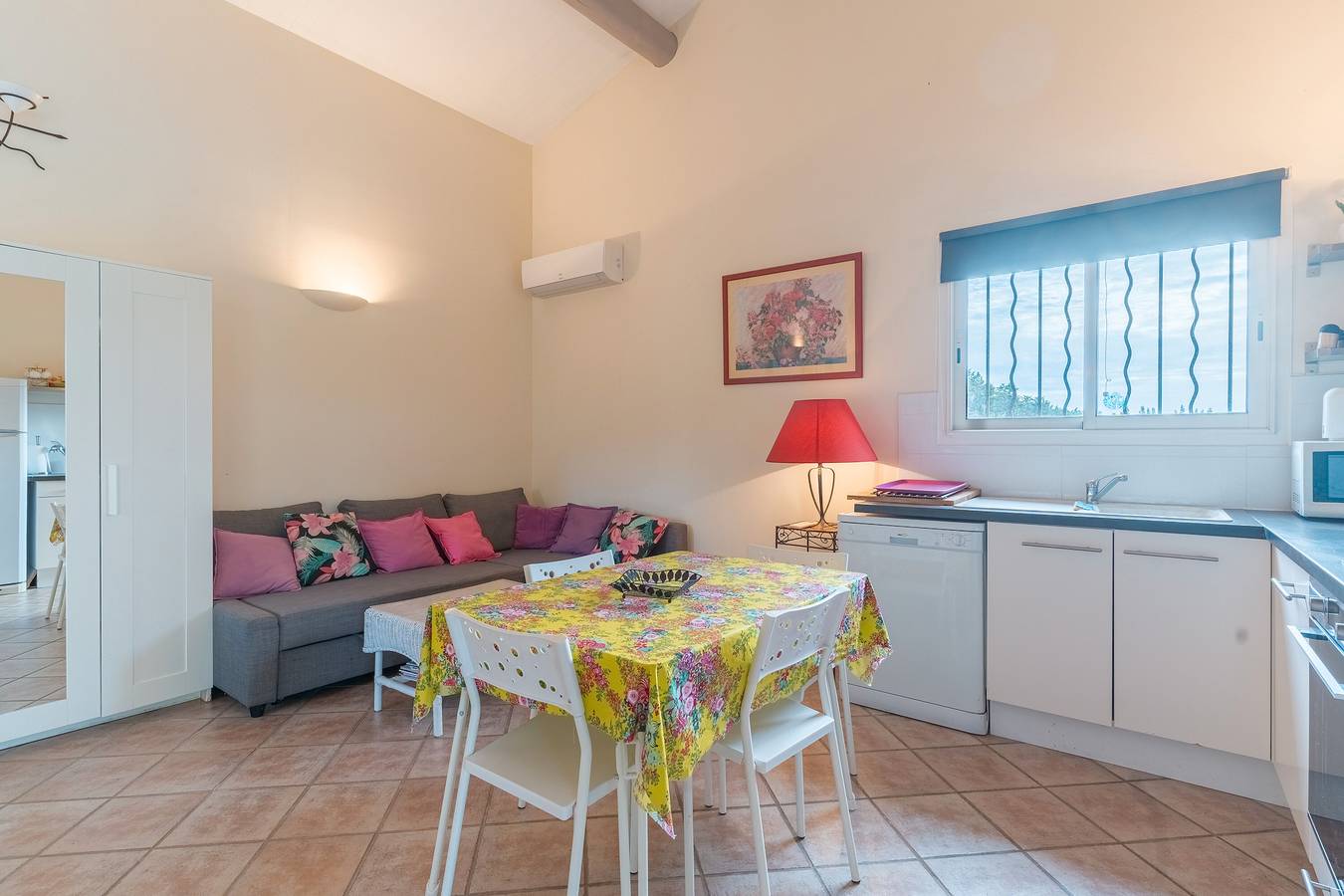 Ganze Wohnung, Apartment 'Havre De Paix' mit Gemeinschaftspool, Wlan und Klimaanlage in Salon-de-Provence, Aix-en-Provence und Umgebung