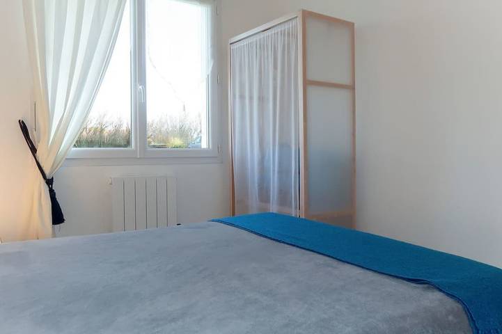 Angenehme Wohnung in einem Ferienhaus für 6 Gäste mit TV, Terrasse und Haustiere erlaubt in Plozévet, Côte de Cornouaille